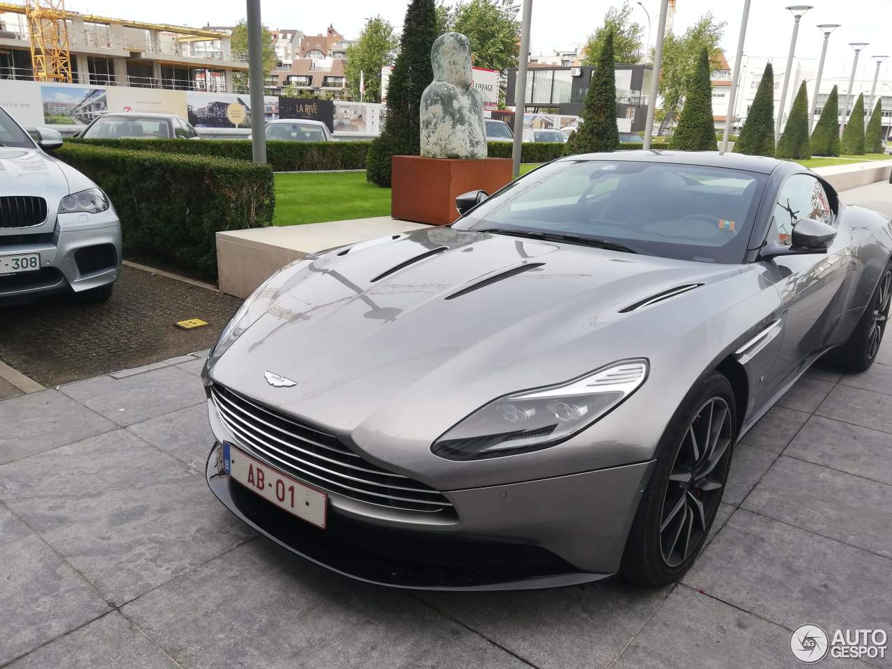 Aston Martin DB11