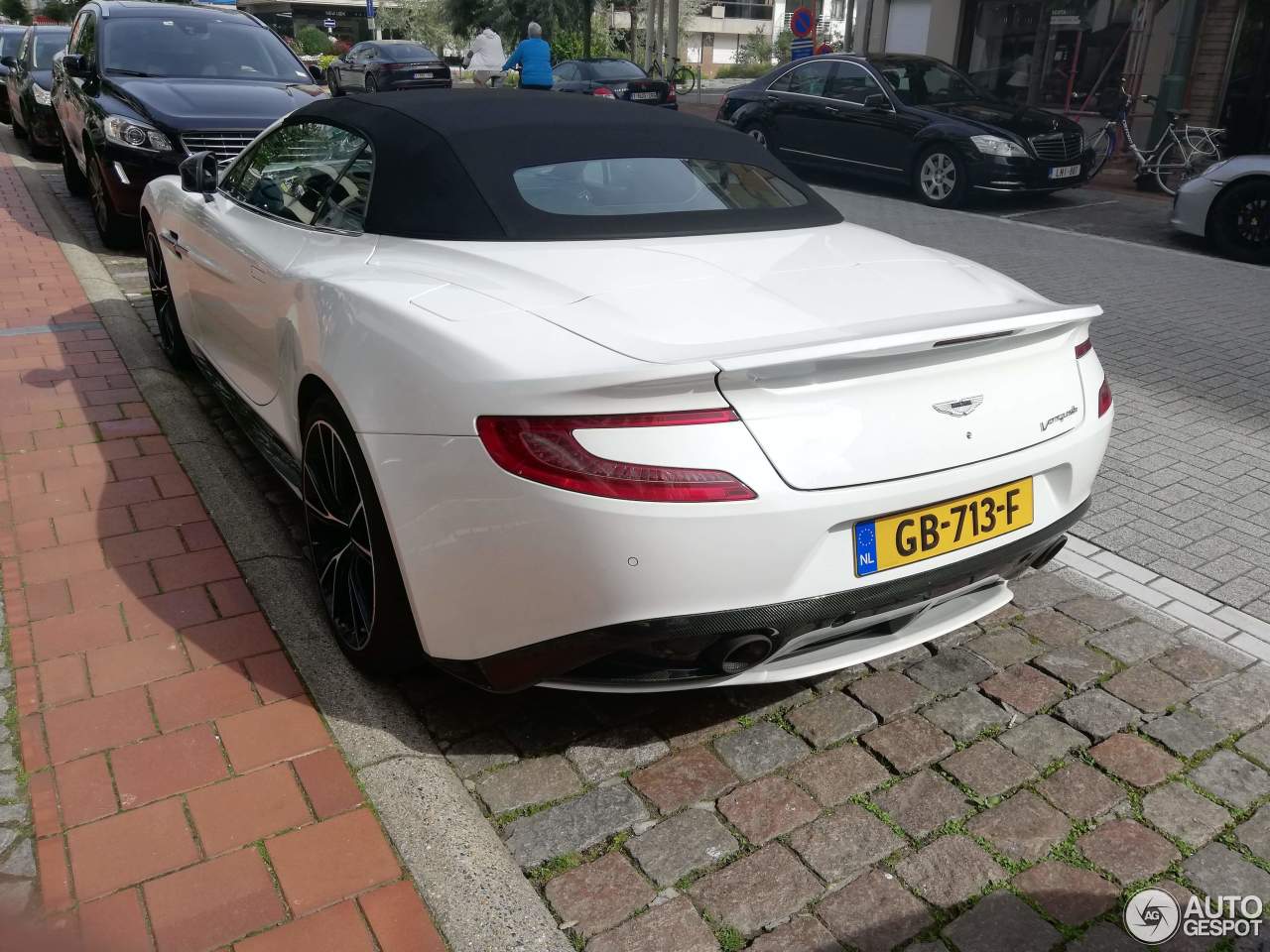 Aston Martin Vanquish Volante