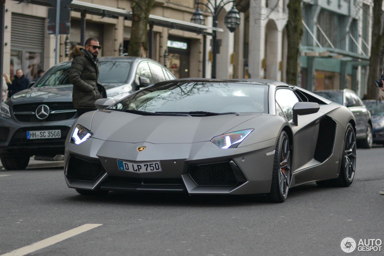 Lamborghini Aventador LP700-4 Roadster