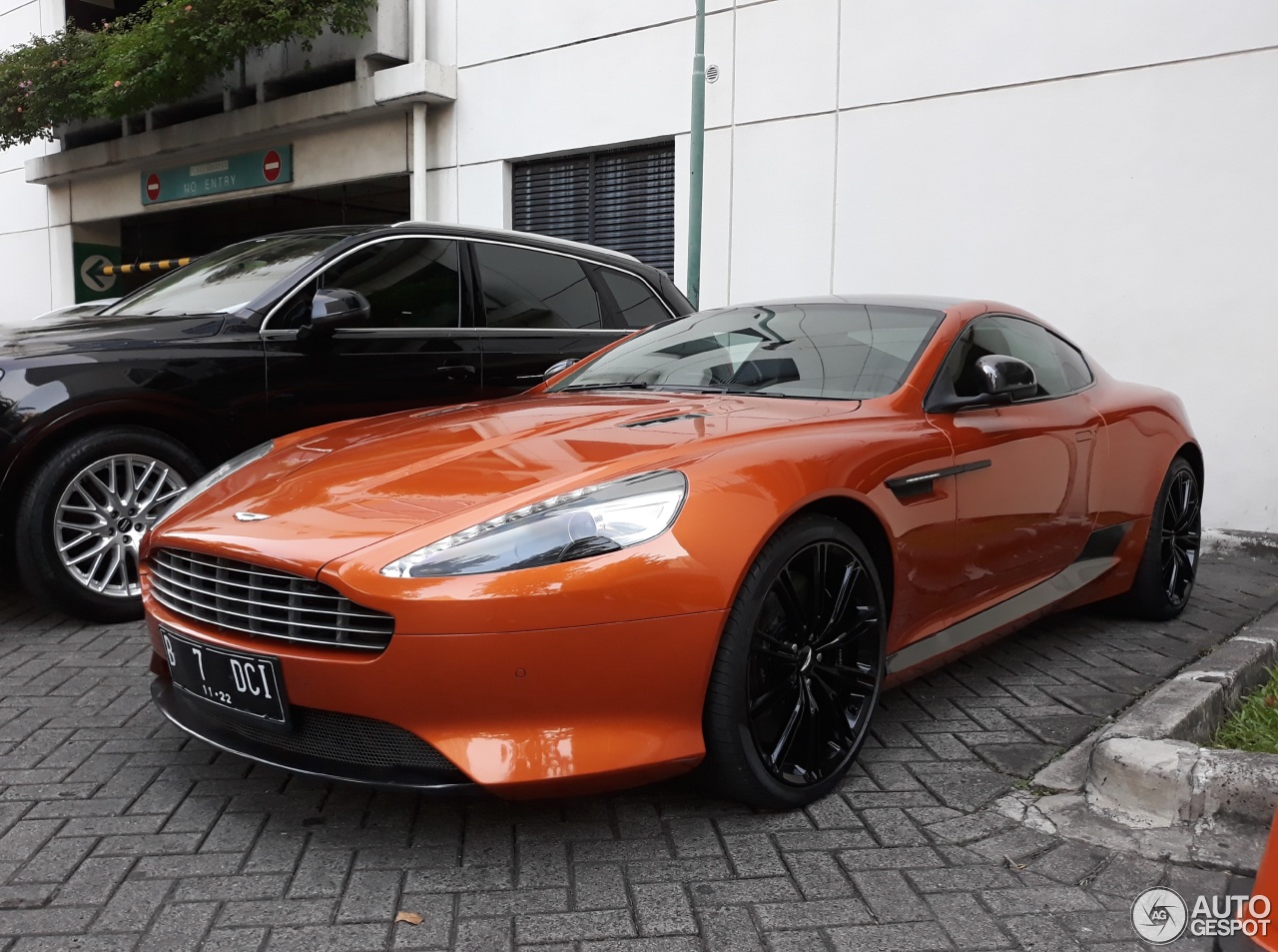 Aston Martin Virage 2011