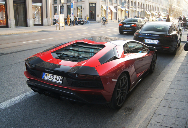 Lamborghini Aventador S LP740-4