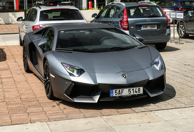 Lamborghini Aventador LP700-4