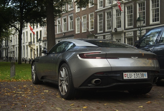 Aston Martin DB11