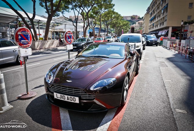 Aston Martin V12 Vantage