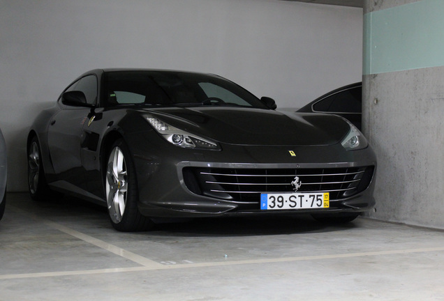 Ferrari GTC4Lusso T