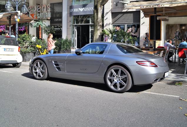 Mercedes-Benz SLS AMG