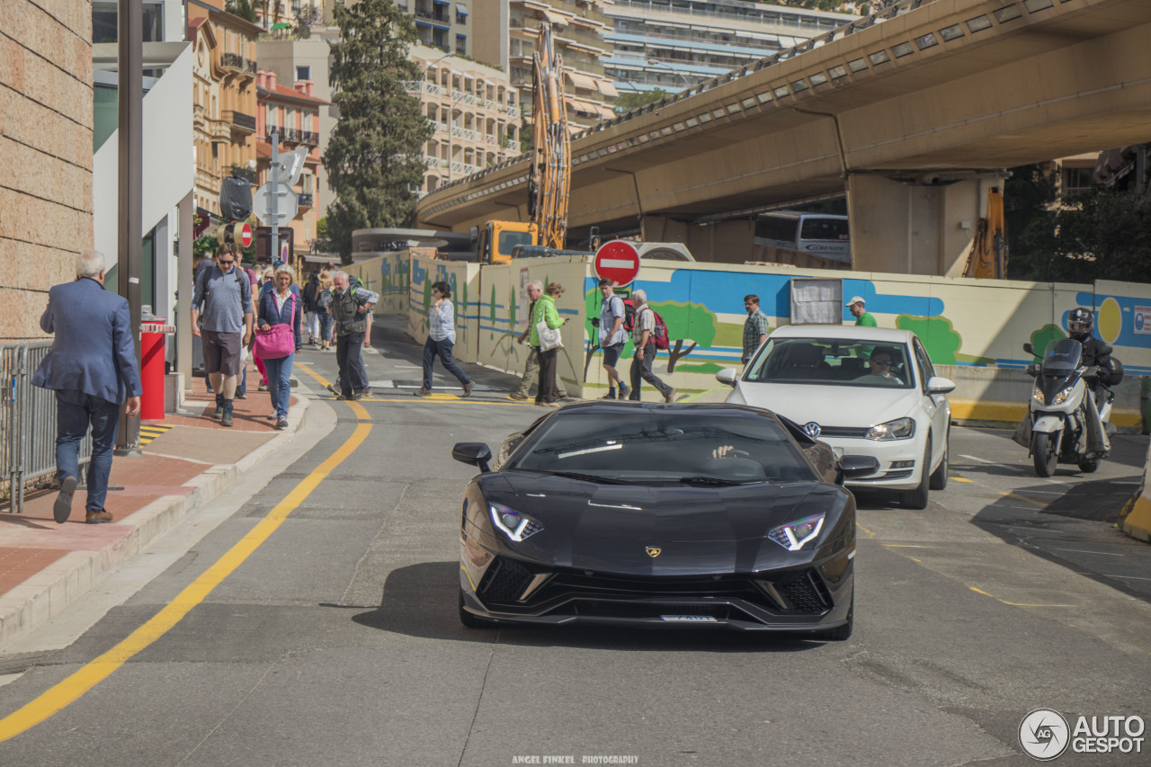 Lamborghini Aventador S LP740-4