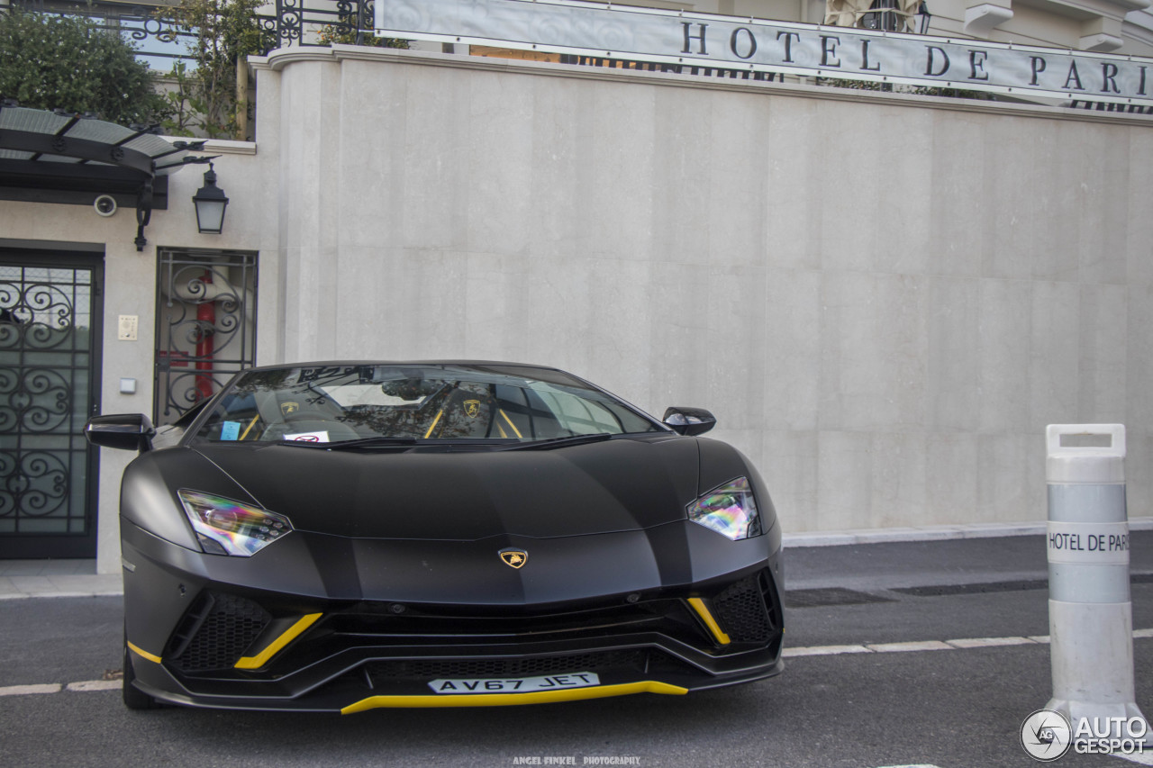 Lamborghini Aventador S LP740-4 Roadster