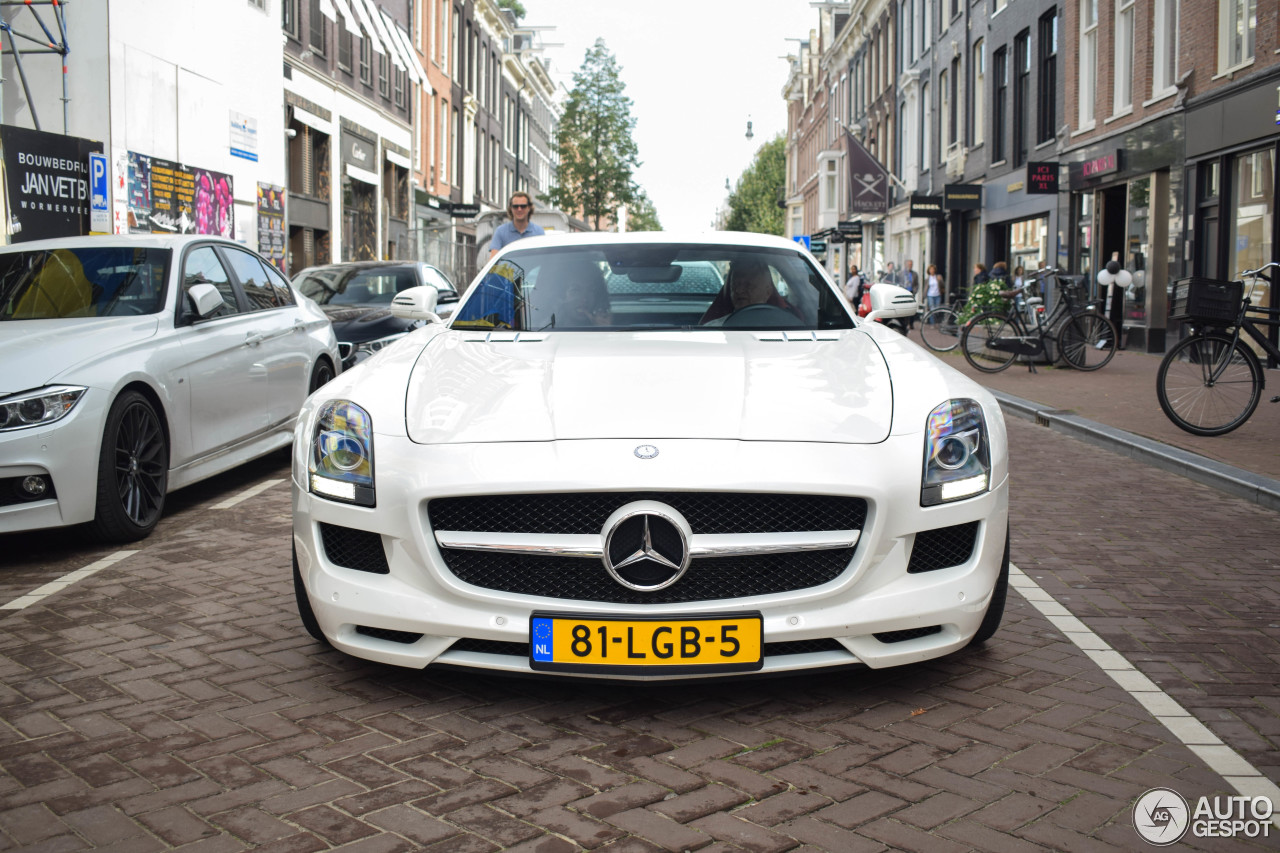 Mercedes-Benz SLS AMG