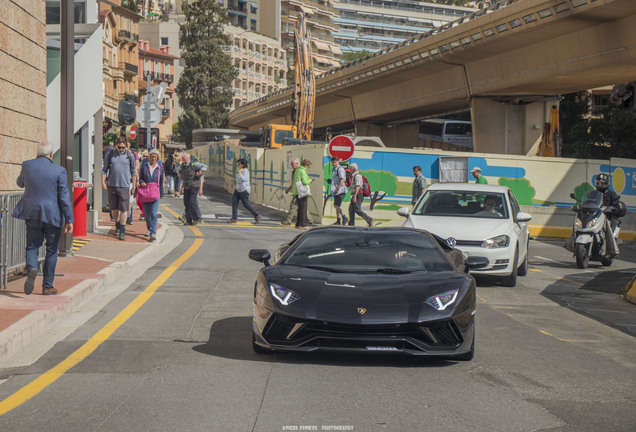 Lamborghini Aventador S LP740-4