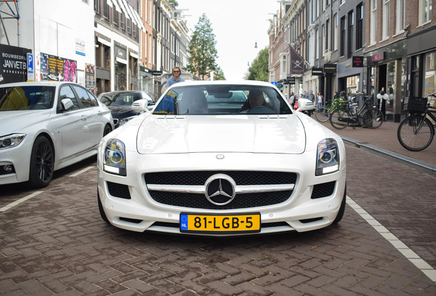 Mercedes-Benz SLS AMG