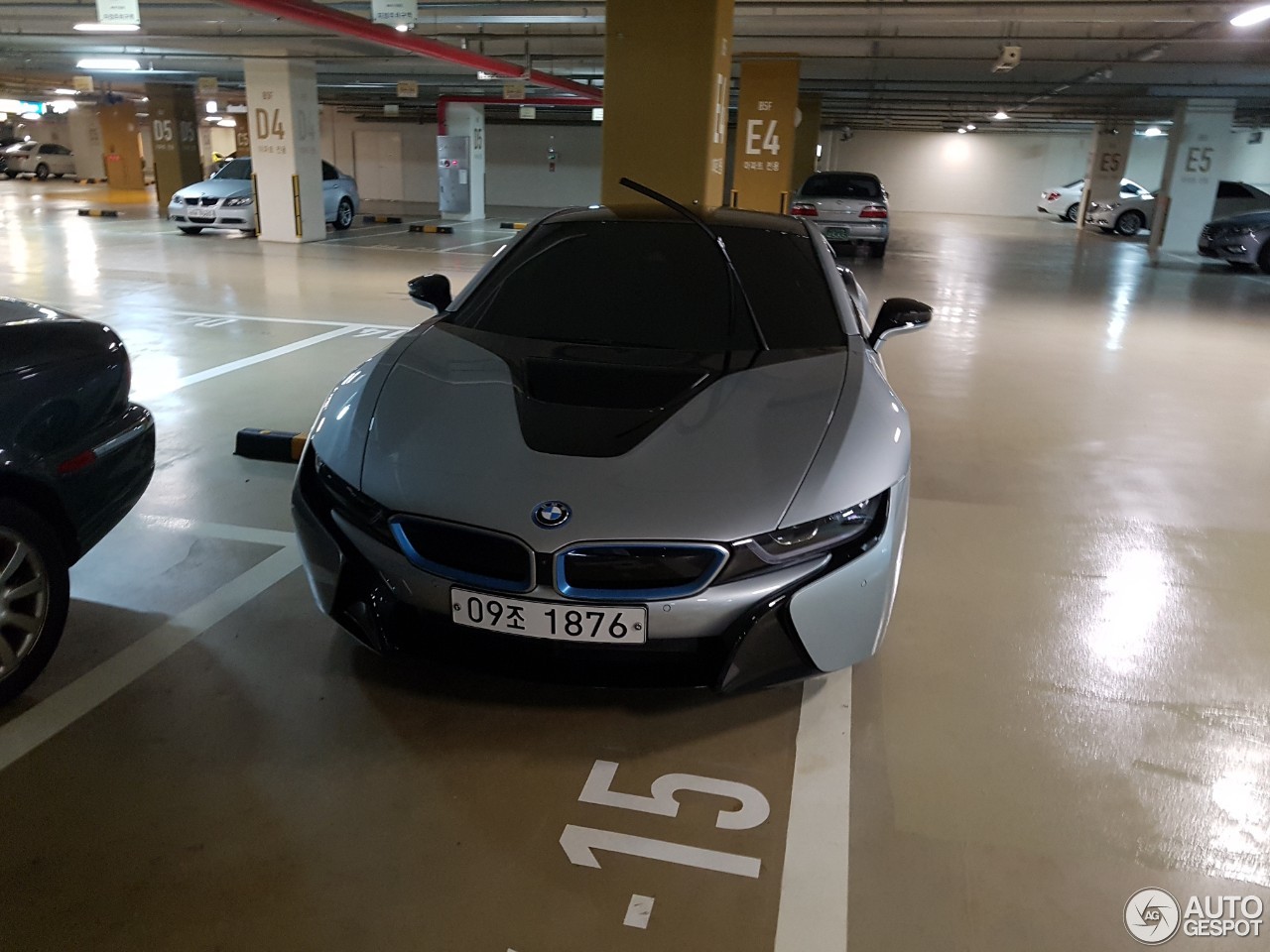 BMW i8