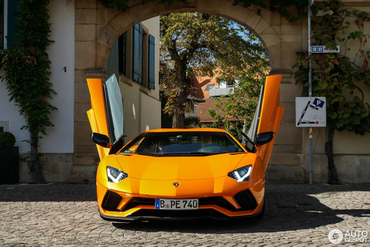 Lamborghini Aventador S LP740-4