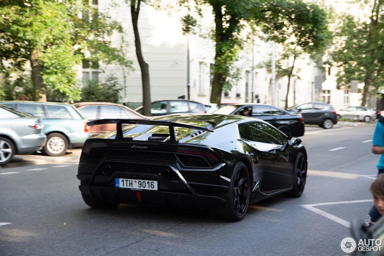 Lamborghini Huracán LP640-4 Performante