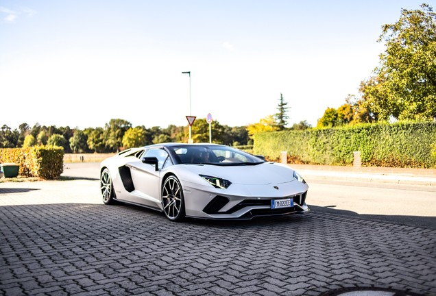 Lamborghini Aventador S LP740-4 Roadster