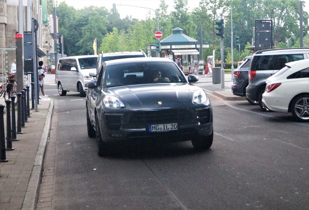 Porsche 95B Macan GTS