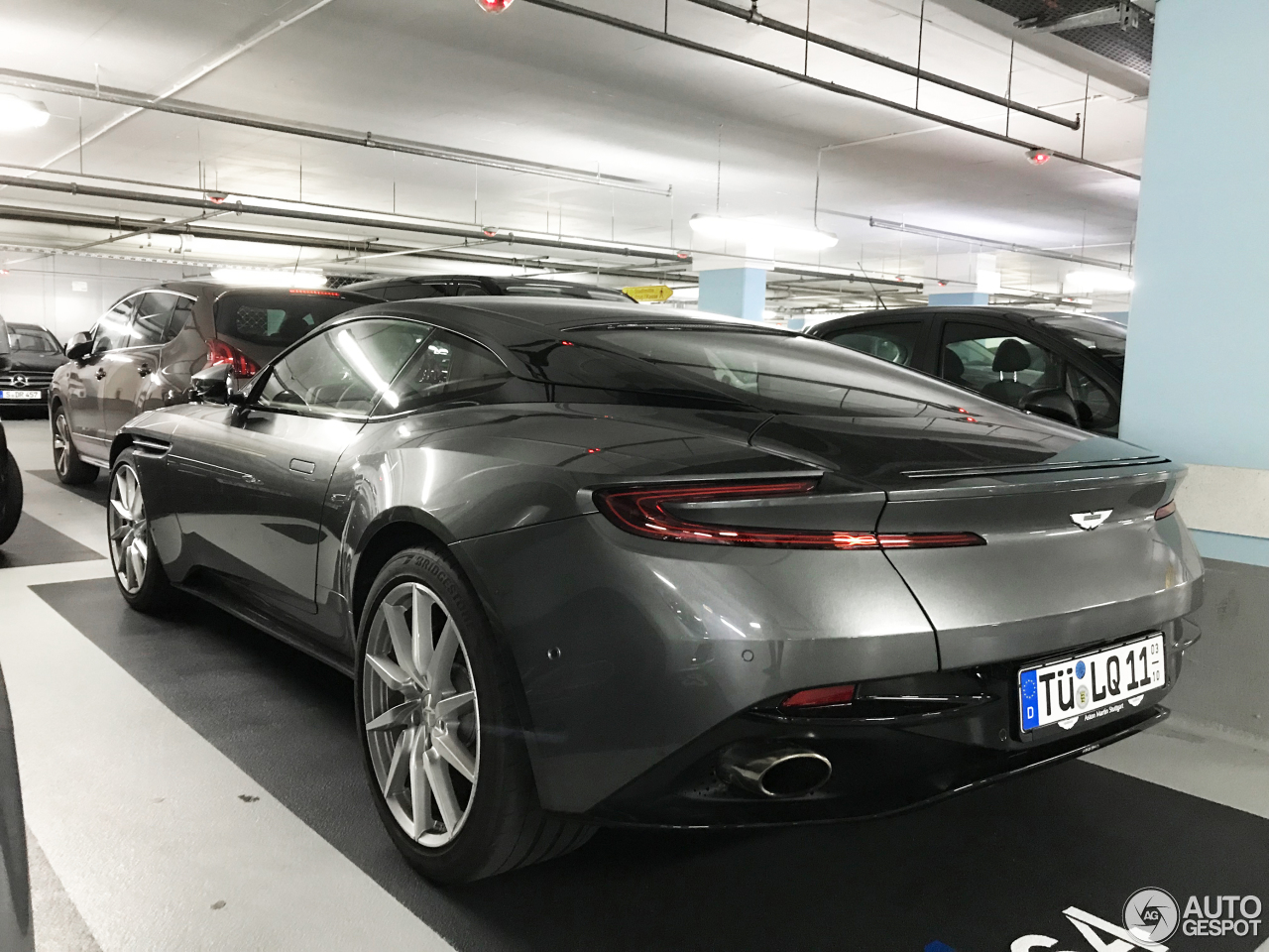 Aston Martin DB11