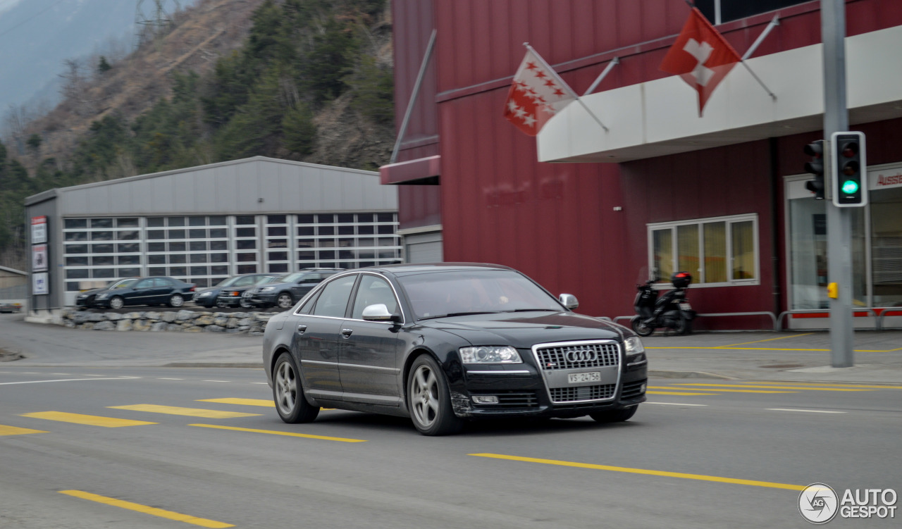 Audi S8 D3