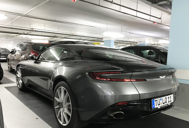 Aston Martin DB11