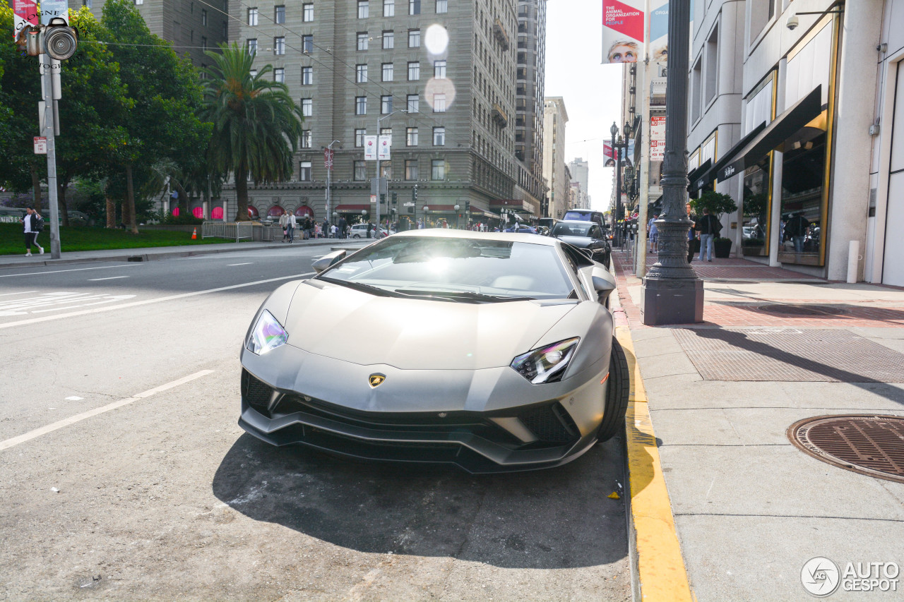 Lamborghini Aventador S LP740-4