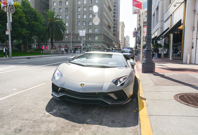 Lamborghini Aventador S LP740-4