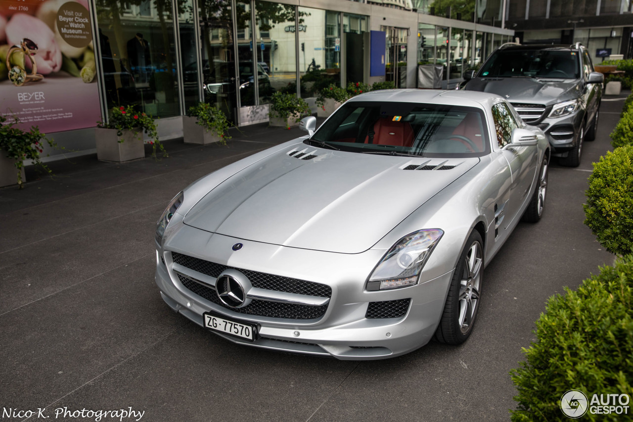 Mercedes-Benz SLS AMG