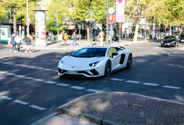 Lamborghini Aventador S LP740-4