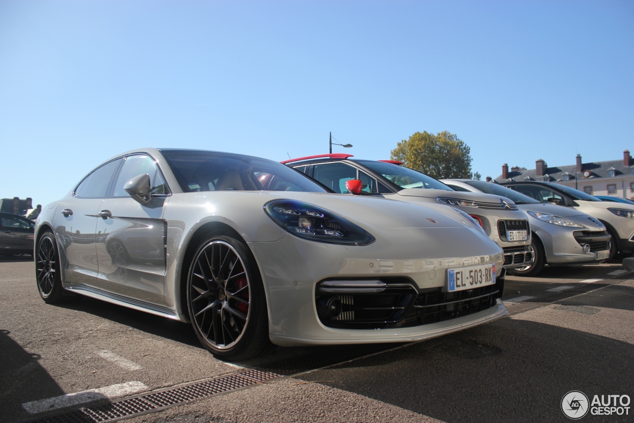 Porsche 971 Panamera Turbo