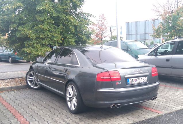 Audi S8 D3