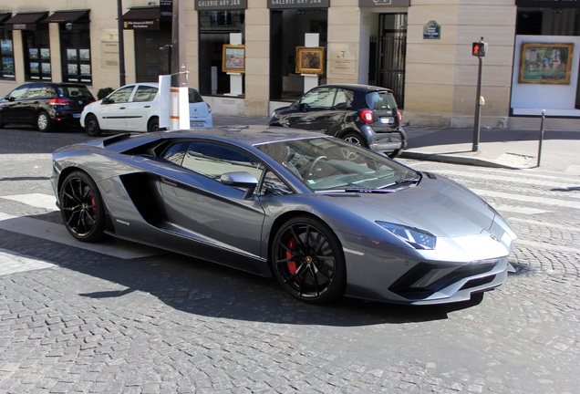 Lamborghini Aventador S LP740-4