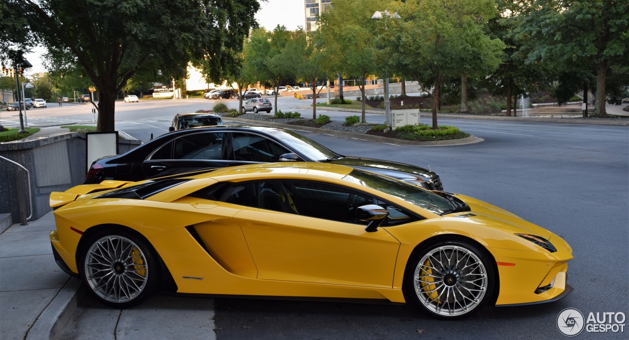 Lamborghini Aventador S LP740-4