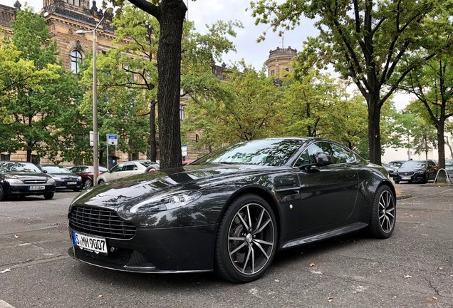 Aston Martin V8 Vantage 2012