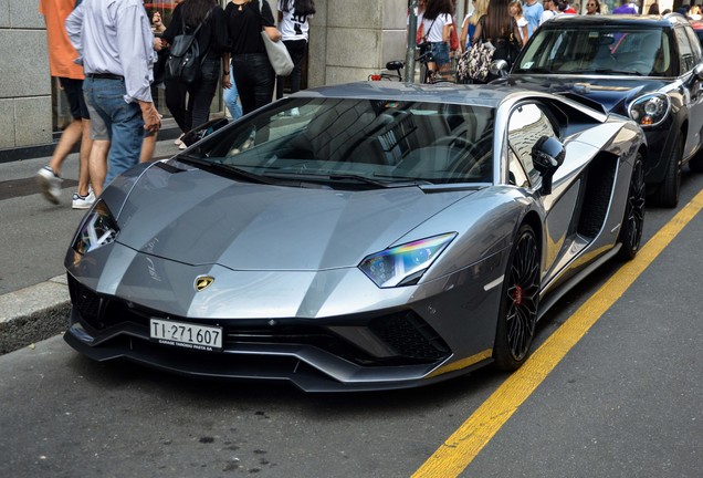 Lamborghini Aventador S LP740-4