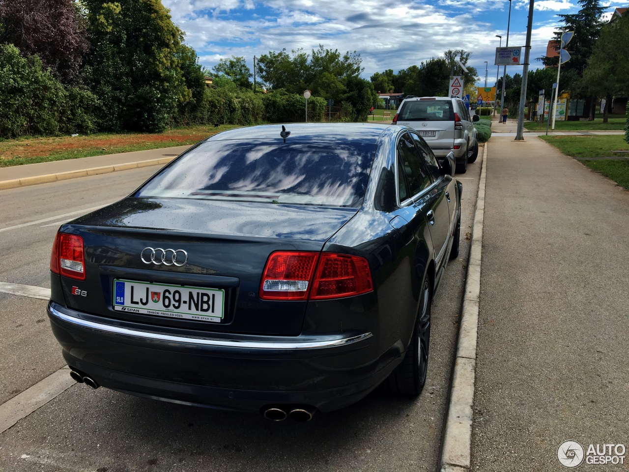 Audi S8 D3