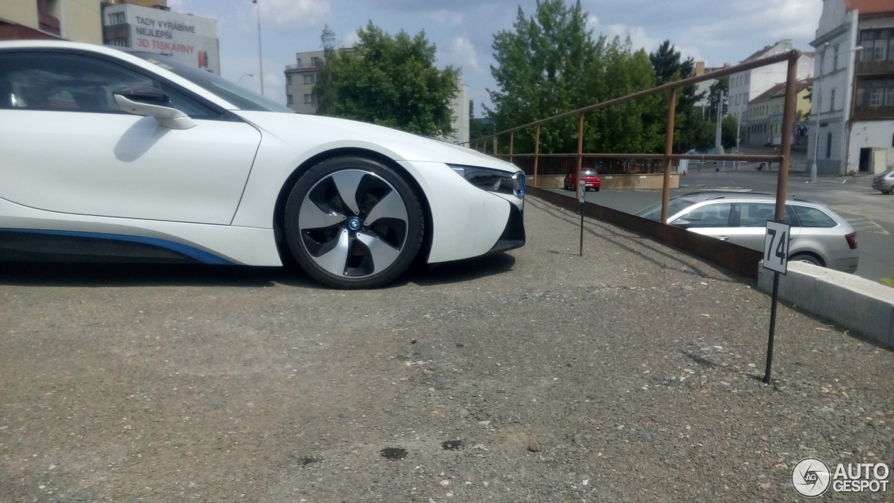 BMW i8