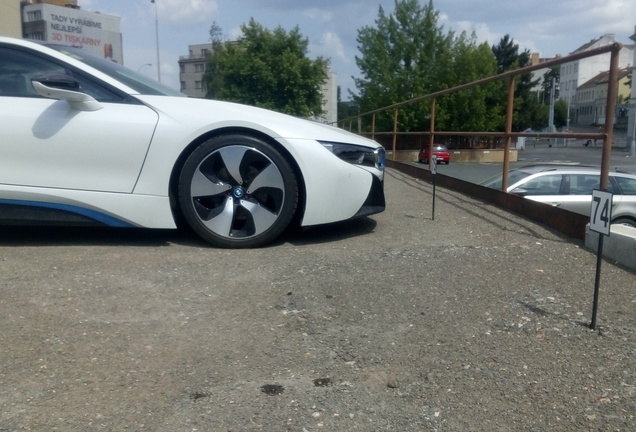 BMW i8