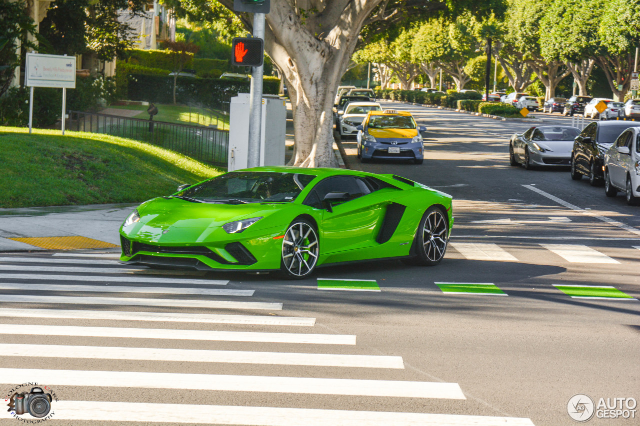 Lamborghini Aventador S LP740-4