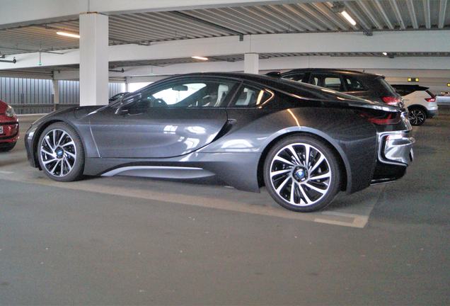 BMW i8