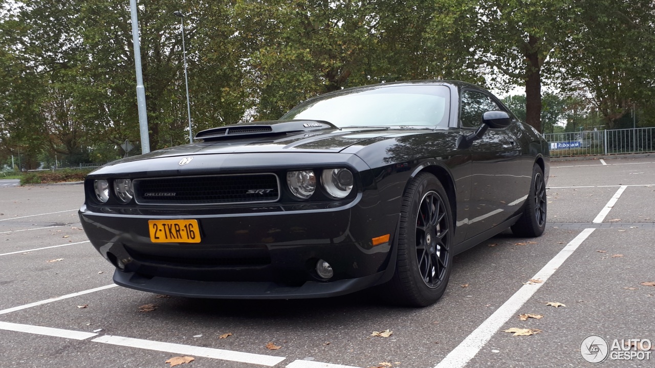 Dodge Challenger SRT-8