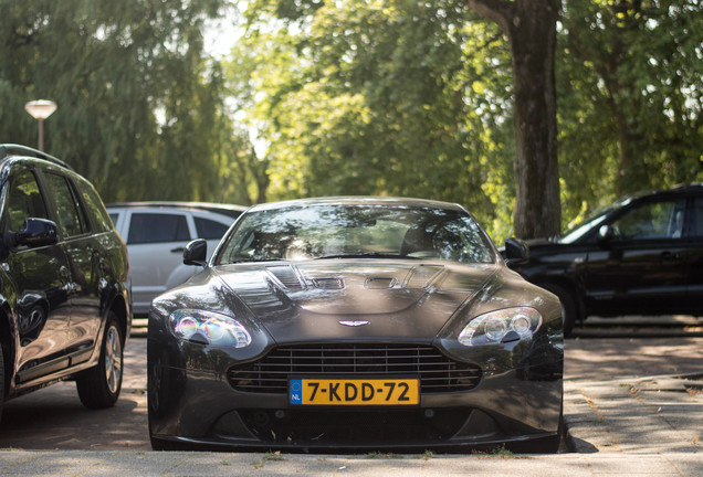 Aston Martin V12 Vantage