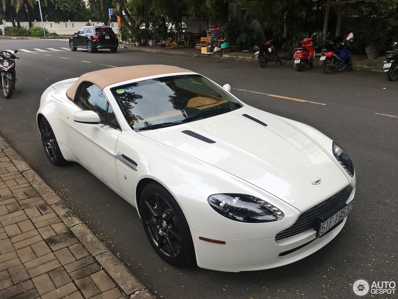 Aston Martin V8 Vantage Roadster