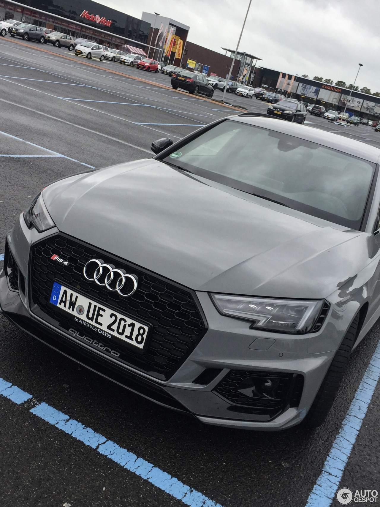 Audi RS4 Avant B9