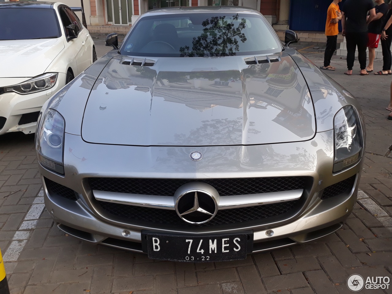 Mercedes-Benz SLS AMG