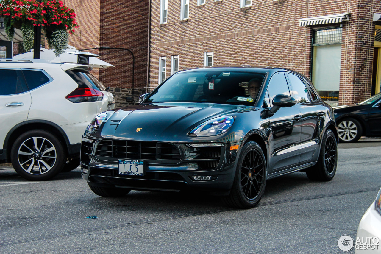 Porsche 95B Macan GTS