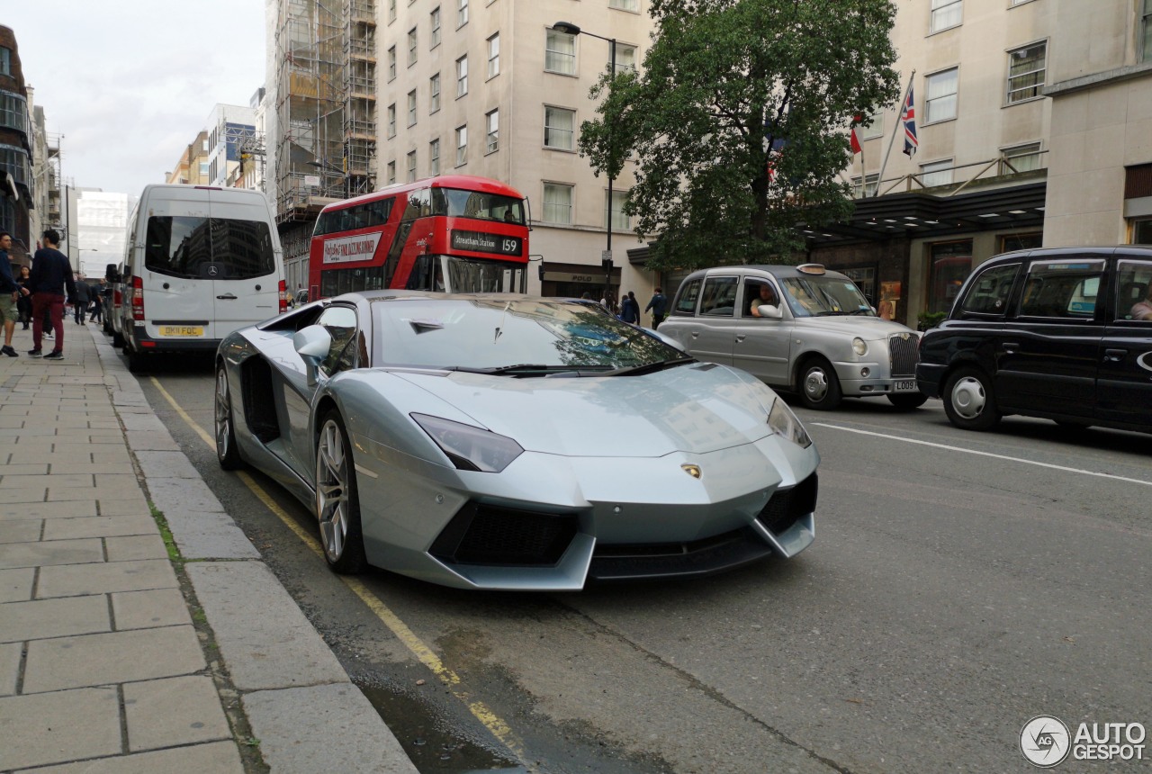 Lamborghini Aventador LP700-4 Roadster