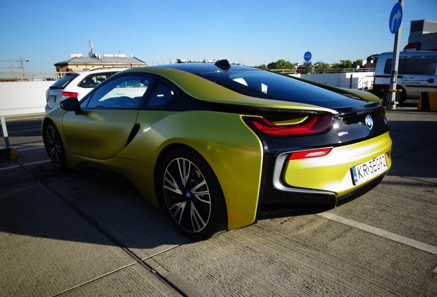 BMW i8 Protonic Frozen Yellow Edition