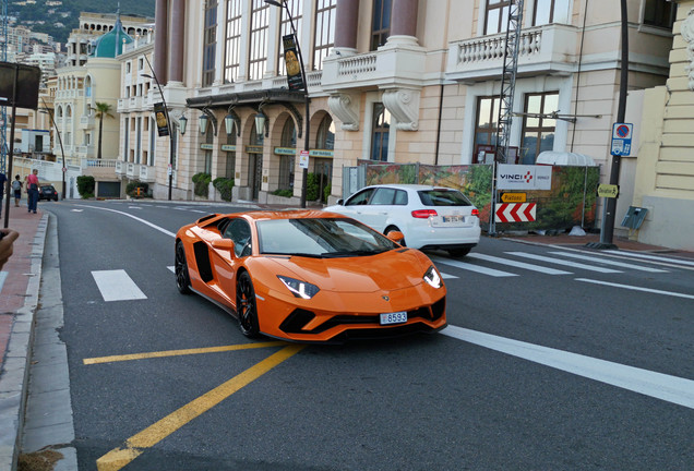 Lamborghini Aventador S LP740-4