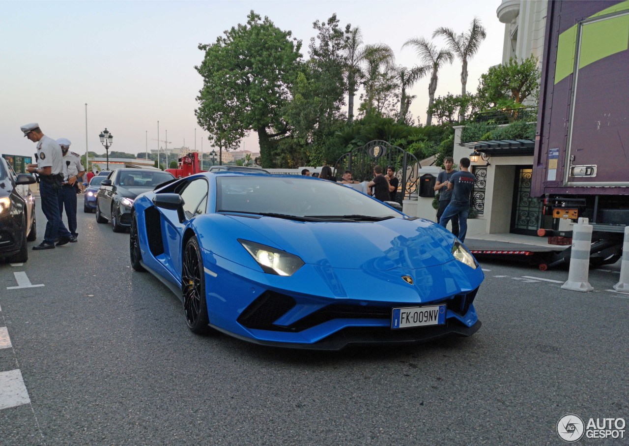 Lamborghini Aventador S LP740-4