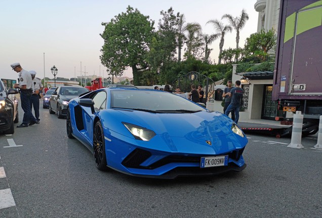 Lamborghini Aventador S LP740-4