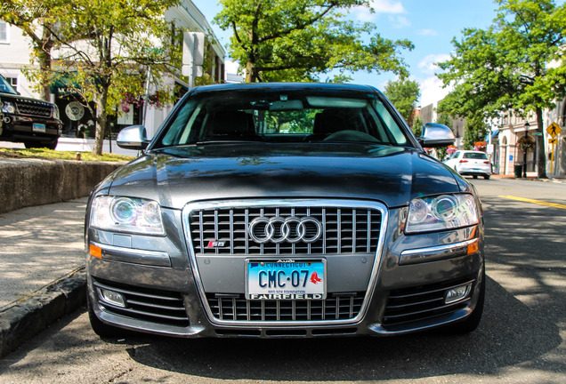 Audi S8 D3